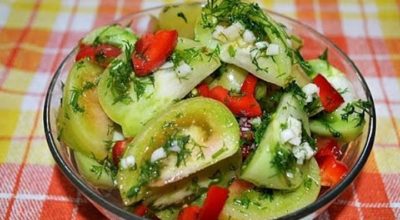 Необычайно вкусный салат из сырых зеленых помидоров по-грузински